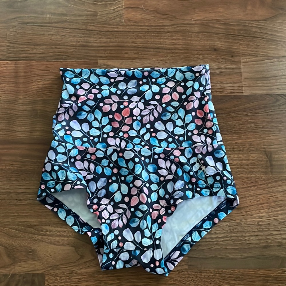 Dragonfly brand pole dance shorts. Hi waist. Large.
